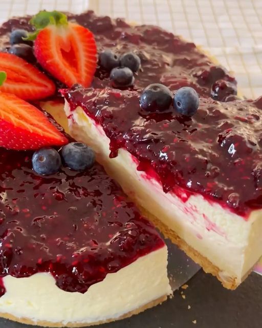 Torta de Frutas Vermelhas com Creme de Baunilha